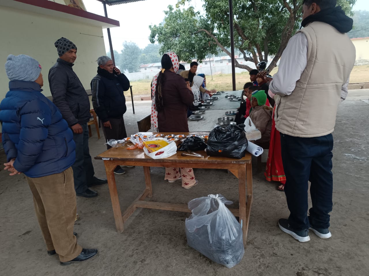 महेन्द्रनगर बाल अनाथालायमा खाना खुवाउने कार्यक्रम सम्पन्न